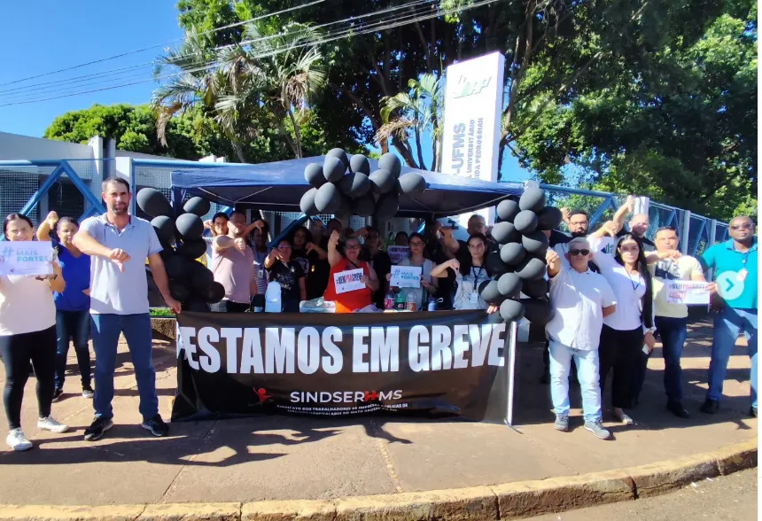 A greve continua
